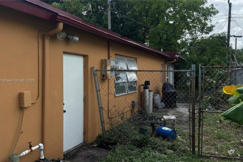 House in Lauderdale Lakes, Florida 3 bedrooms, 167.5 sq.m. № 1950140 - photo 20