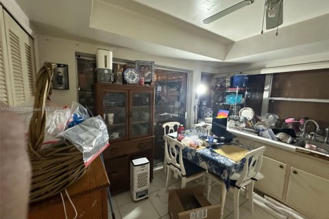 House in Lauderdale Lakes, Florida 3 bedrooms, 167.5 sq.m. № 1950140 - photo 22
