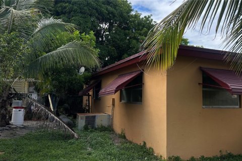 House in Lauderdale Lakes, Florida 3 bedrooms, 167.5 sq.m. № 1950140 - photo 21