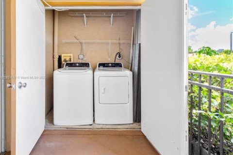 Condominio en alquiler en Pembroke Pines, Florida, 1 dormitorio, 64.1 m2 № 1932107 - foto 18