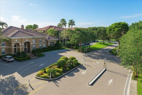 Condominio en alquiler en Pembroke Pines, Florida, 1 dormitorio, 64.1 m2 № 1932107 - foto 1