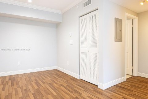 Condominio en alquiler en Pembroke Pines, Florida, 1 dormitorio, 64.1 m2 № 1932107 - foto 12