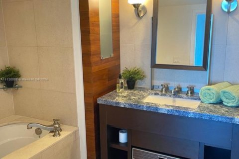 Condominio en venta en Miami Beach, Florida, 1 dormitorio, 61.5 m2 № 1694563 - foto 8
