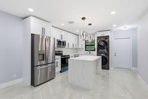 Touwnhouse à louer à Boca Raton, Floride: 2 chambres, 106.84 m2 № 2372280 - photo 11