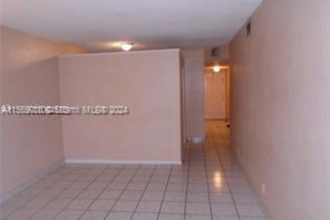 Copropriété à vendre à North Miami Beach, Floride: 2 chambres, 95.13 m2 № 1979385 - photo 8