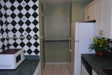 Copropriété à vendre à North Miami Beach, Floride: 2 chambres, 95.13 m2 № 1979385 - photo 6