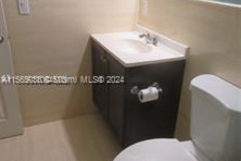 Copropriété à vendre à North Miami Beach, Floride: 2 chambres, 95.13 m2 № 1979385 - photo 9