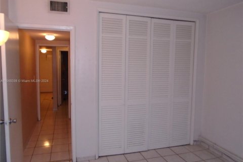 Copropriété à vendre à North Miami Beach, Floride: 2 chambres, 95.13 m2 № 1979385 - photo 15