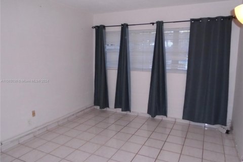 Copropriété à vendre à North Miami Beach, Floride: 2 chambres, 95.13 m2 № 1979385 - photo 14