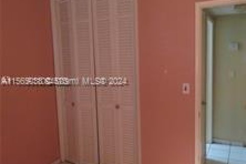 Copropriété à vendre à North Miami Beach, Floride: 2 chambres, 95.13 m2 № 1979385 - photo 12
