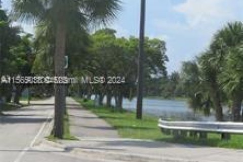 Copropriété à vendre à North Miami Beach, Floride: 2 chambres, 95.13 m2 № 1979385 - photo 5