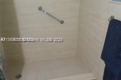 Copropriété à vendre à North Miami Beach, Floride: 2 chambres, 95.13 m2 № 1979385 - photo 11