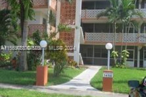 Copropriété à vendre à North Miami Beach, Floride: 2 chambres, 95.13 m2 № 1979385 - photo 2