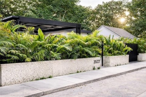House in Miami, Florida 2 bedrooms № 2076096 - photo 10