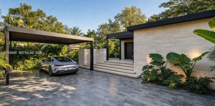 House in Miami, Florida 2 bedrooms № 2076096