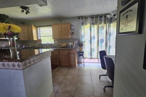 Condominio en venta en North Lauderdale, Florida, 2 dormitorios, 102.38 m2 № 1888095 - foto 5