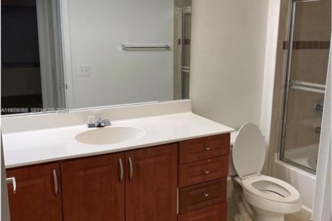 Condo in West Palm Beach, Florida, 1 bedroom  № 2042021 - photo 23