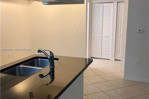 Condo in West Palm Beach, Florida, 1 bedroom  № 2042021 - photo 6