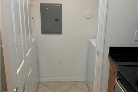 Condo in West Palm Beach, Florida, 1 bedroom  № 2042021 - photo 14