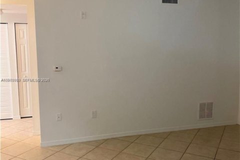Condo in West Palm Beach, Florida, 1 bedroom  № 2042021 - photo 5