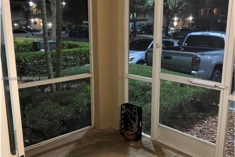 Condo in West Palm Beach, Florida, 1 bedroom  № 2042021 - photo 26