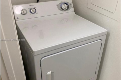 Condo in West Palm Beach, Florida, 1 bedroom  № 2042021 - photo 15