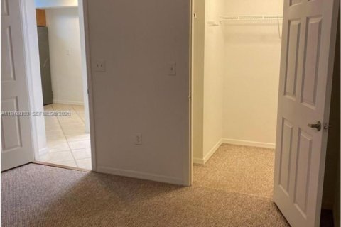 Condo in West Palm Beach, Florida, 1 bedroom  № 2042021 - photo 20