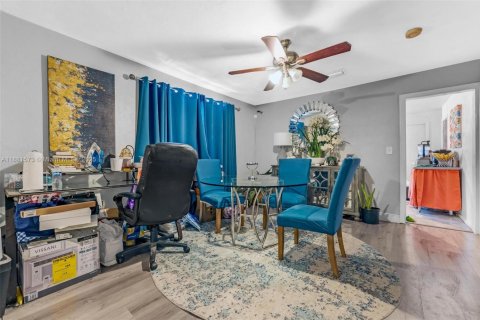 House in Miami, Florida 3 bedrooms, 104.24 sq.m. № 1943554 - photo 9
