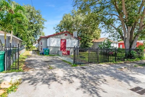House in Miami, Florida 3 bedrooms, 104.24 sq.m. № 1943554 - photo 11