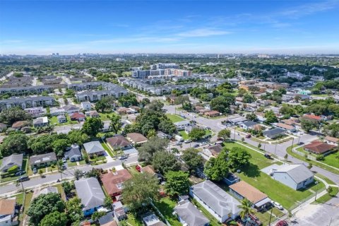 House in Miami, Florida 3 bedrooms, 104.24 sq.m. № 1943554 - photo 4
