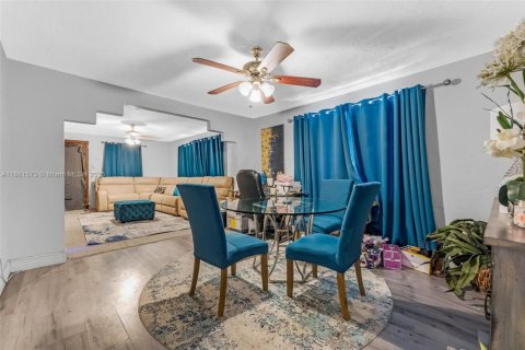 House in Miami, Florida 3 bedrooms, 104.24 sq.m. № 1943554 - photo 8