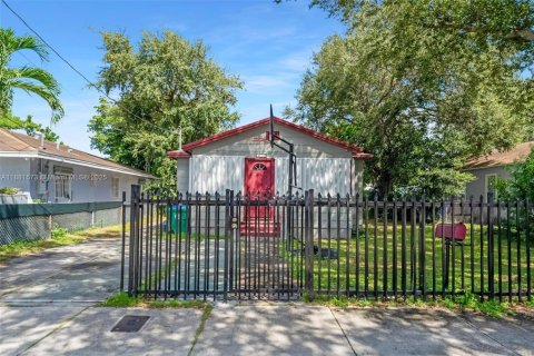 House in Miami, Florida 3 bedrooms, 104.24 sq.m. № 1943554 - photo 12