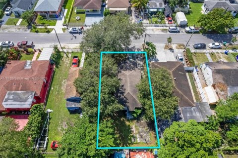 House in Miami, Florida 3 bedrooms, 104.24 sq.m. № 1943554 - photo 2