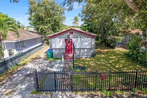 House in Miami, Florida 3 bedrooms, 104.24 sq.m. № 1943554 - photo 6