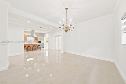 House in Sunny Isles Beach, Florida 5 bedrooms, 309.36 sq.m. № 2186188 - photo 12
