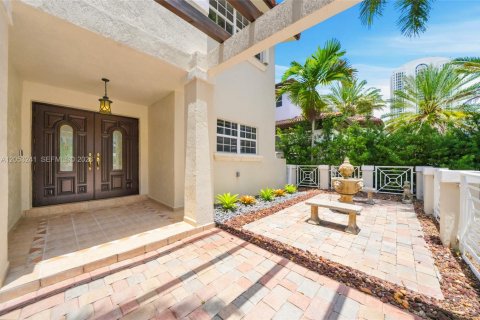 House in Sunny Isles Beach, Florida 5 bedrooms, 309.36 sq.m. № 2186188 - photo 4