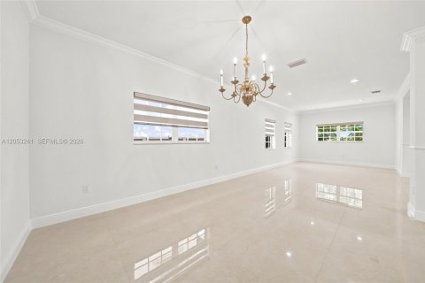 House in Sunny Isles Beach, Florida 5 bedrooms, 309.36 sq.m. № 2186188 - photo 9