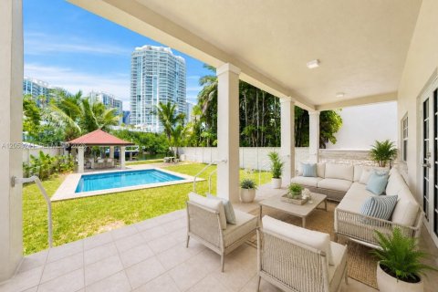 House in Sunny Isles Beach, Florida 5 bedrooms, 309.36 sq.m. № 2186188 - photo 28