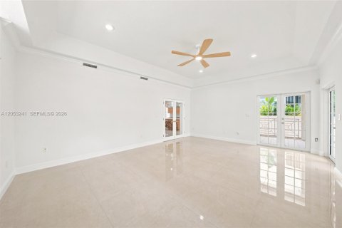 House in Sunny Isles Beach, Florida 5 bedrooms, 309.36 sq.m. № 2186188 - photo 25
