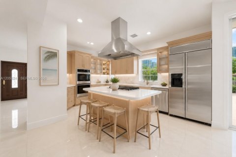 House in Sunny Isles Beach, Florida 5 bedrooms, 309.36 sq.m. № 2186188 - photo 18