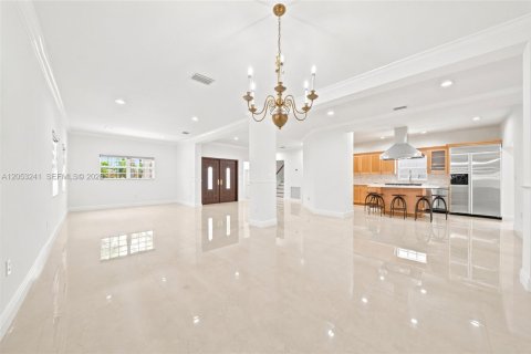 House in Sunny Isles Beach, Florida 5 bedrooms, 309.36 sq.m. № 2186188 - photo 13