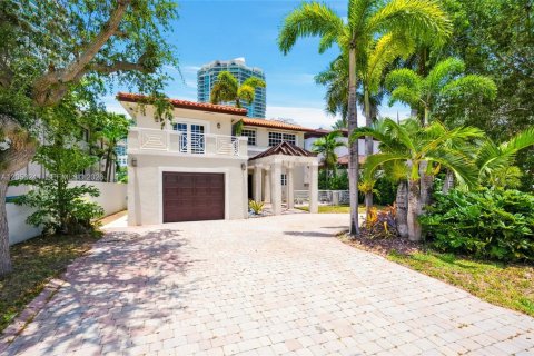 House in Sunny Isles Beach, Florida 5 bedrooms, 309.36 sq.m. № 2186188 - photo 2