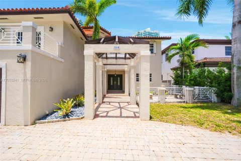 House in Sunny Isles Beach, Florida 5 bedrooms, 309.36 sq.m. № 2186188 - photo 3