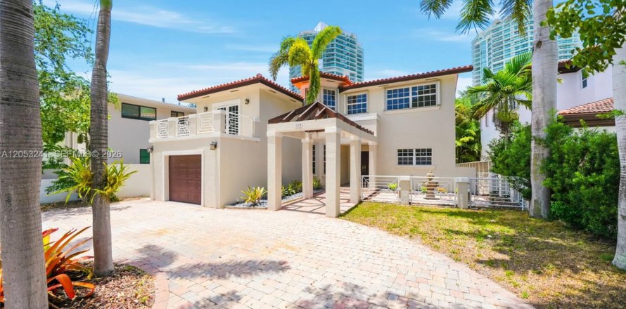 House in Sunny Isles Beach, Florida 5 bedrooms, 309.36 sq.m. № 2186188
