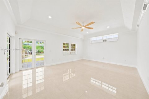 House in Sunny Isles Beach, Florida 5 bedrooms, 309.36 sq.m. № 2186188 - photo 24
