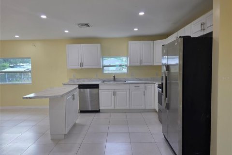 Villa ou maison à louer à Okeechobee, Floride: 3 chambres, 96.06 m2 № 2258512 - photo 5