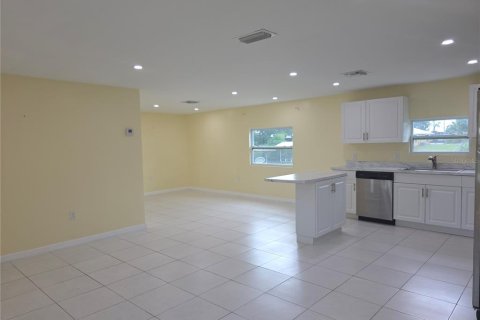 Villa ou maison à louer à Okeechobee, Floride: 3 chambres, 96.06 m2 № 2258512 - photo 2