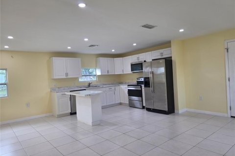 Villa ou maison à louer à Okeechobee, Floride: 3 chambres, 96.06 m2 № 2258512 - photo 3