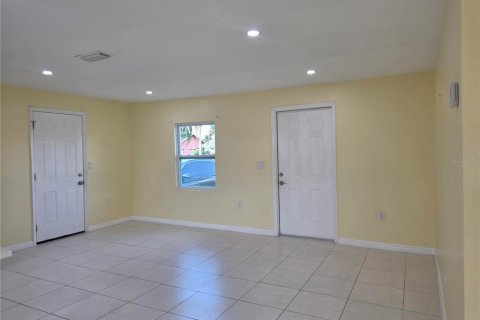 Villa ou maison à louer à Okeechobee, Floride: 3 chambres, 96.06 m2 № 2258512 - photo 4