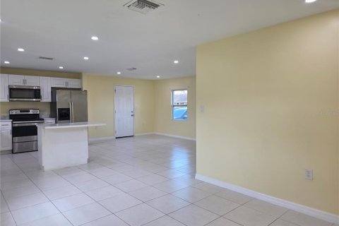 Villa ou maison à louer à Okeechobee, Floride: 3 chambres, 96.06 m2 № 2258512 - photo 9